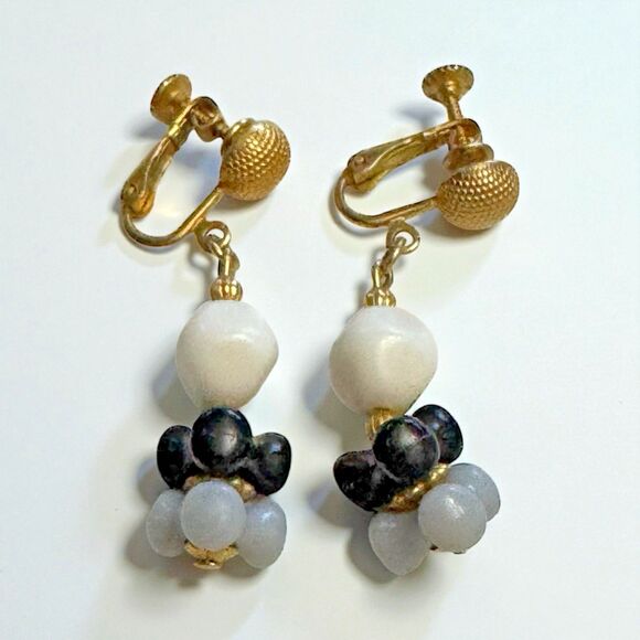 Hobé Screw Back Dangle Earrings White/Gray Bead Cluster Gold Tone 1.5 Inch - Picture 1 of 7